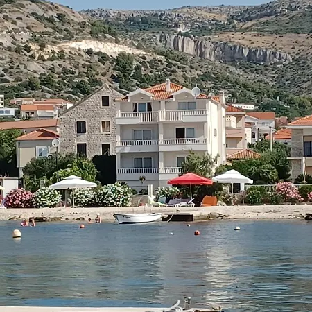Апартаменти Apartments Amor *