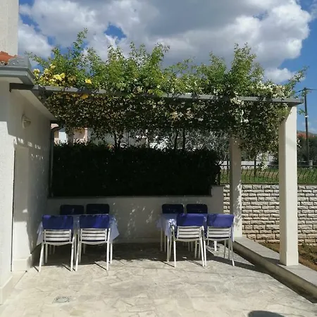 Apartments Amor تروغير