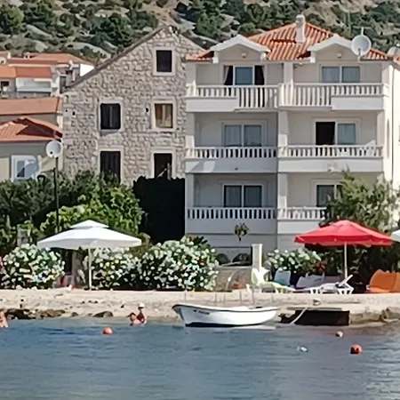 Apartments Amor Τρογκίρ